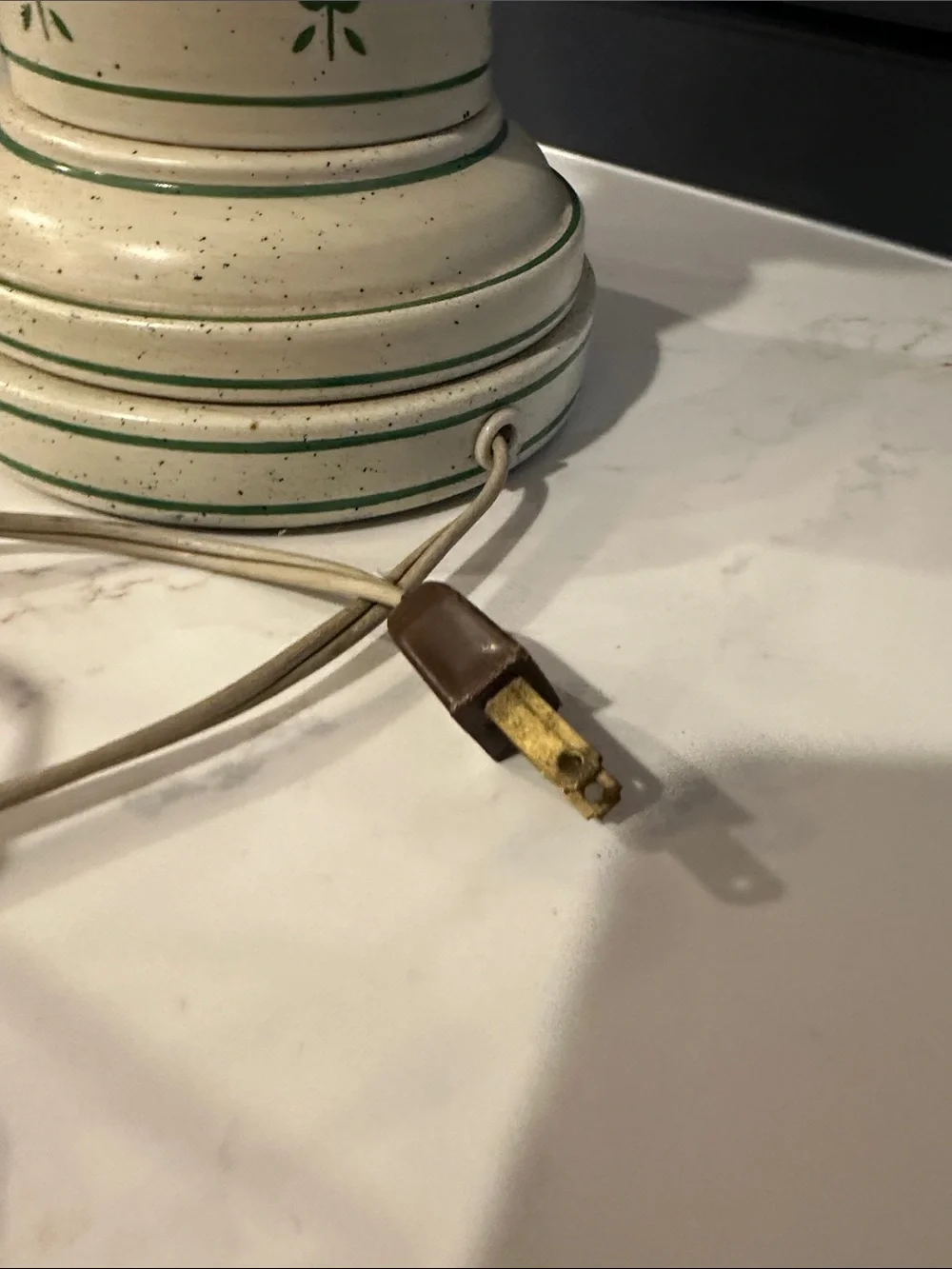 Vintage Cream and Green Colonial Table Lamp - Metal 18” 1950